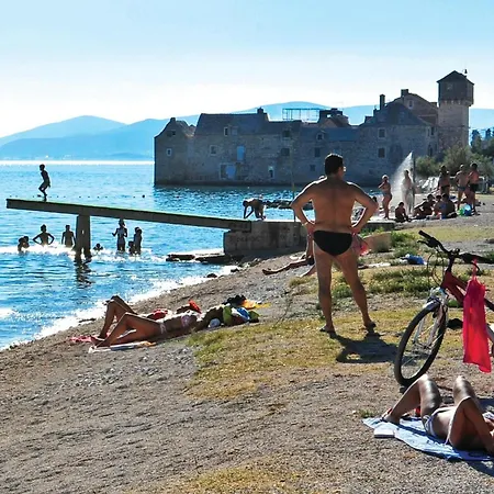 Сasa de vacaciones Kastel Gomilica Xi