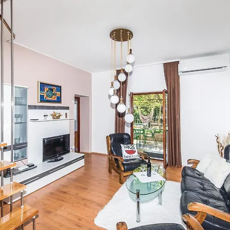 Awesome In Kastel Gomilica With Kitchen Holiday home