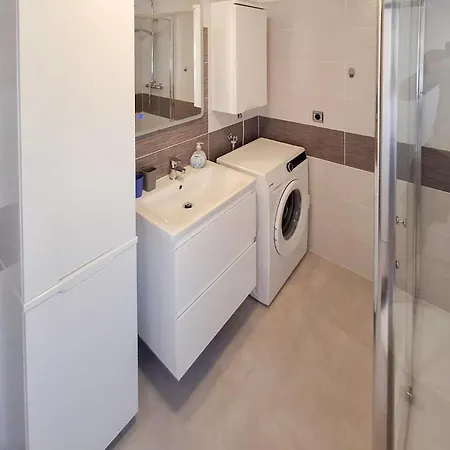 Kastel Gomilica Xi *