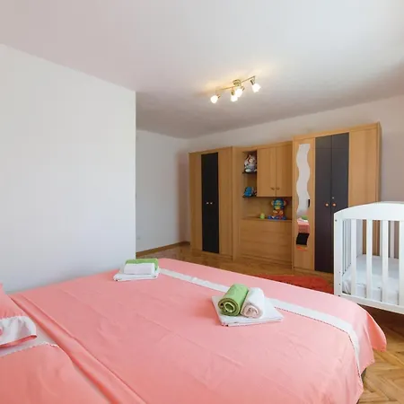 Holiday home Awesome In Kastel Gomilica With Kitchen