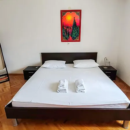 Holiday home Awesome In Kastel Gomilica With Kitchen *