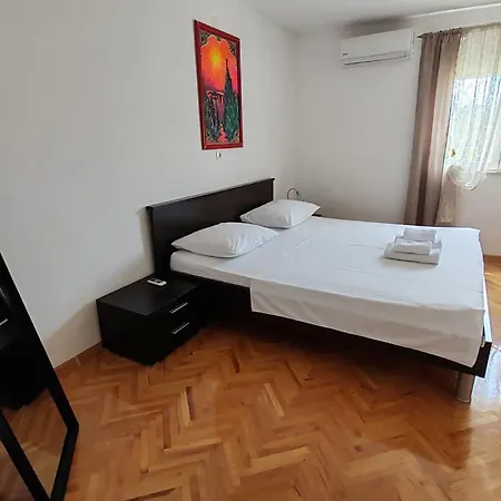 Awesome In Kastel Gomilica With Kitchen Holiday home Kastela