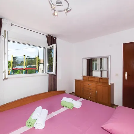 Holiday home Awesome In Kastel Gomilica With Kitchen Kastela