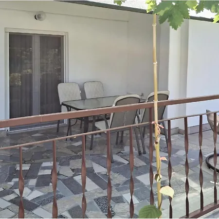 Holiday home Awesome In Kastel Gomilica With Kitchen Kastela